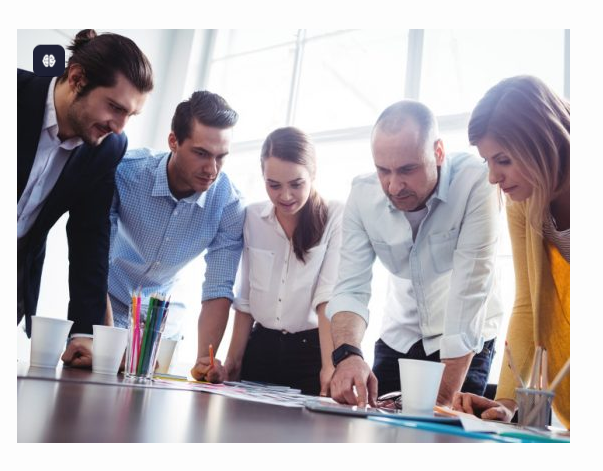 Equipo profesional de Pantrade colaborando en proyectos de comercio internacional
